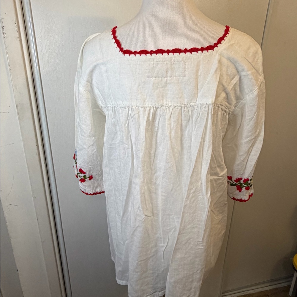 White Floral Embroidered Mexican Blouse - Picture 7 of 10